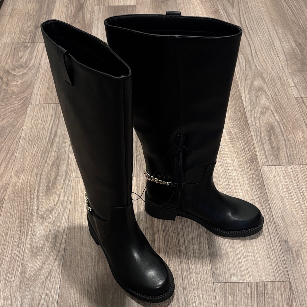 Black Wide Calf Knee-High Boots with Gold Chain Accent 7.5 women’s